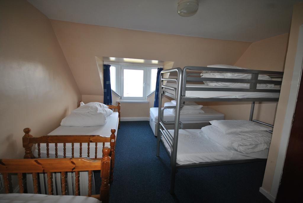 Saucy Mary'S Hostel 凯里肯 客房 照片